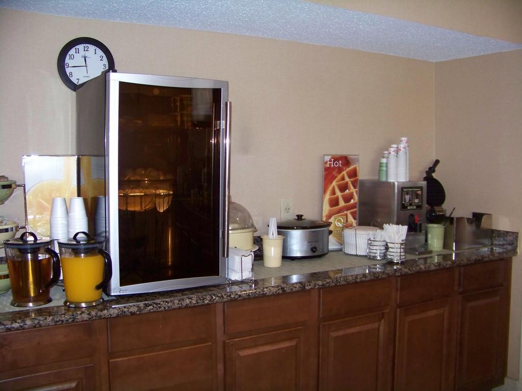 Quality Inn Huntersville Near Lake Norman Εξωτερικό φωτογραφία
