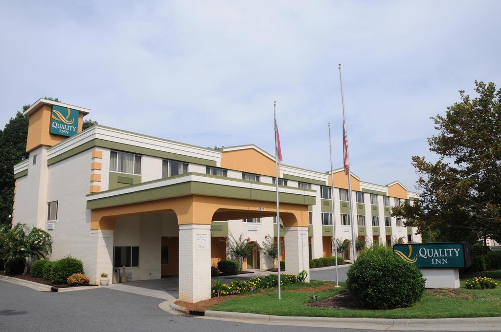 Quality Inn Huntersville Near Lake Norman Εξωτερικό φωτογραφία