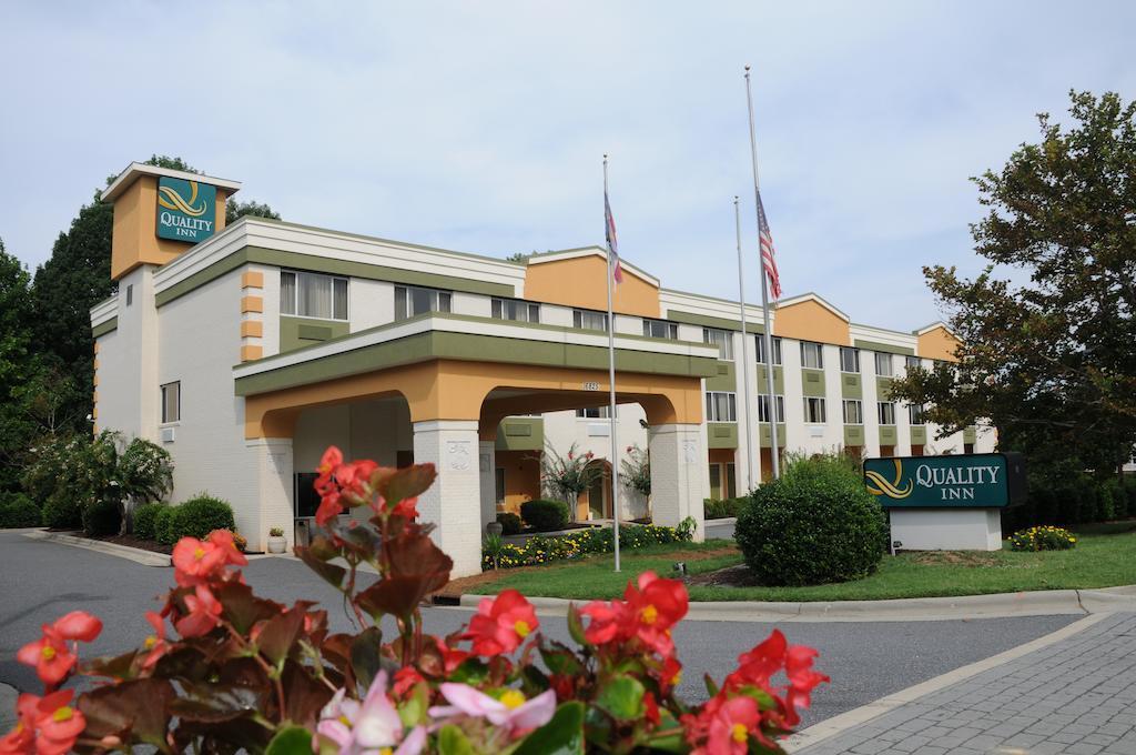 Quality Inn Huntersville Near Lake Norman Εξωτερικό φωτογραφία