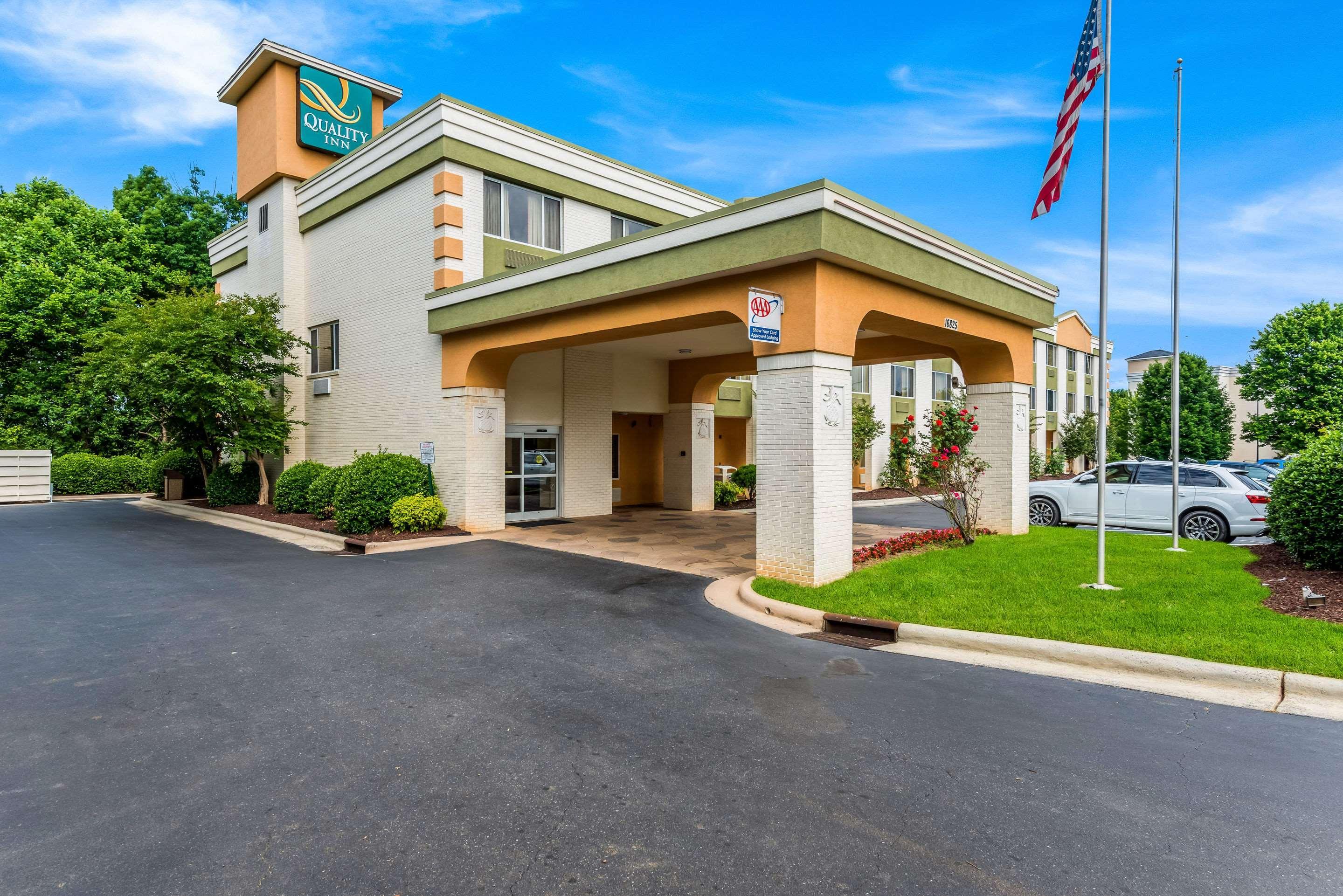 Quality Inn Huntersville Near Lake Norman Εξωτερικό φωτογραφία