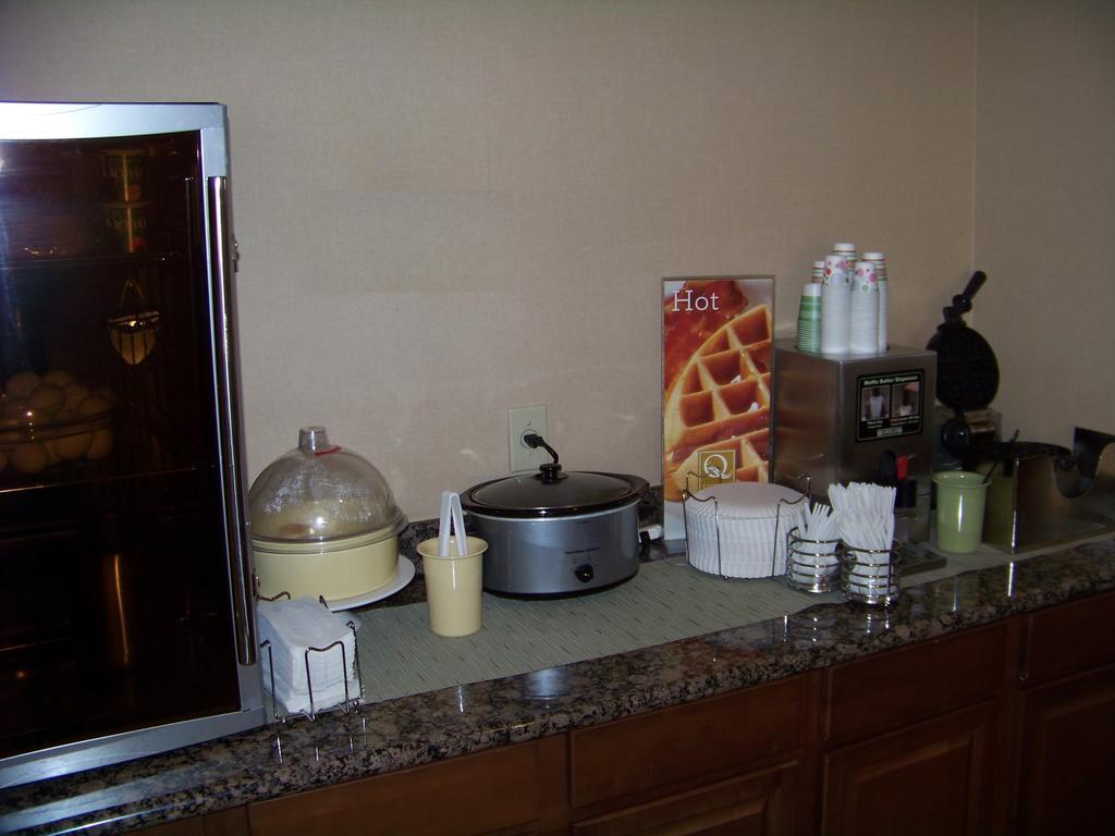 Quality Inn Huntersville Near Lake Norman Εξωτερικό φωτογραφία