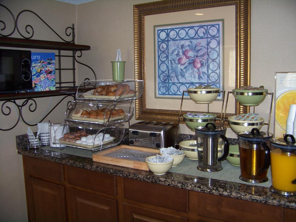 Quality Inn Huntersville Near Lake Norman Εξωτερικό φωτογραφία