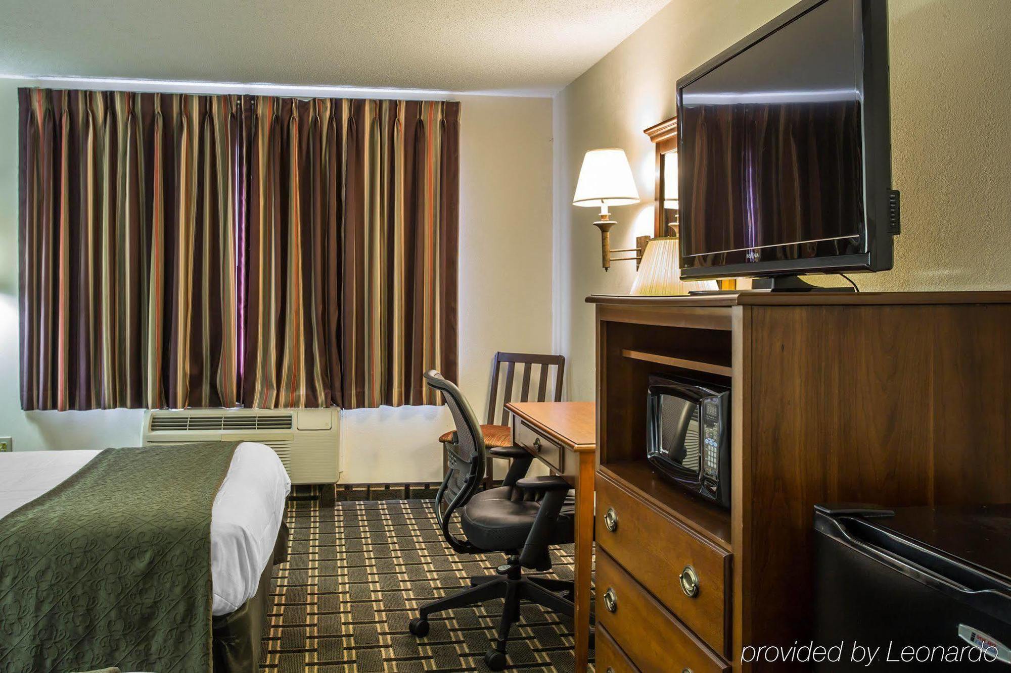 Quality Inn Huntersville Near Lake Norman Εξωτερικό φωτογραφία