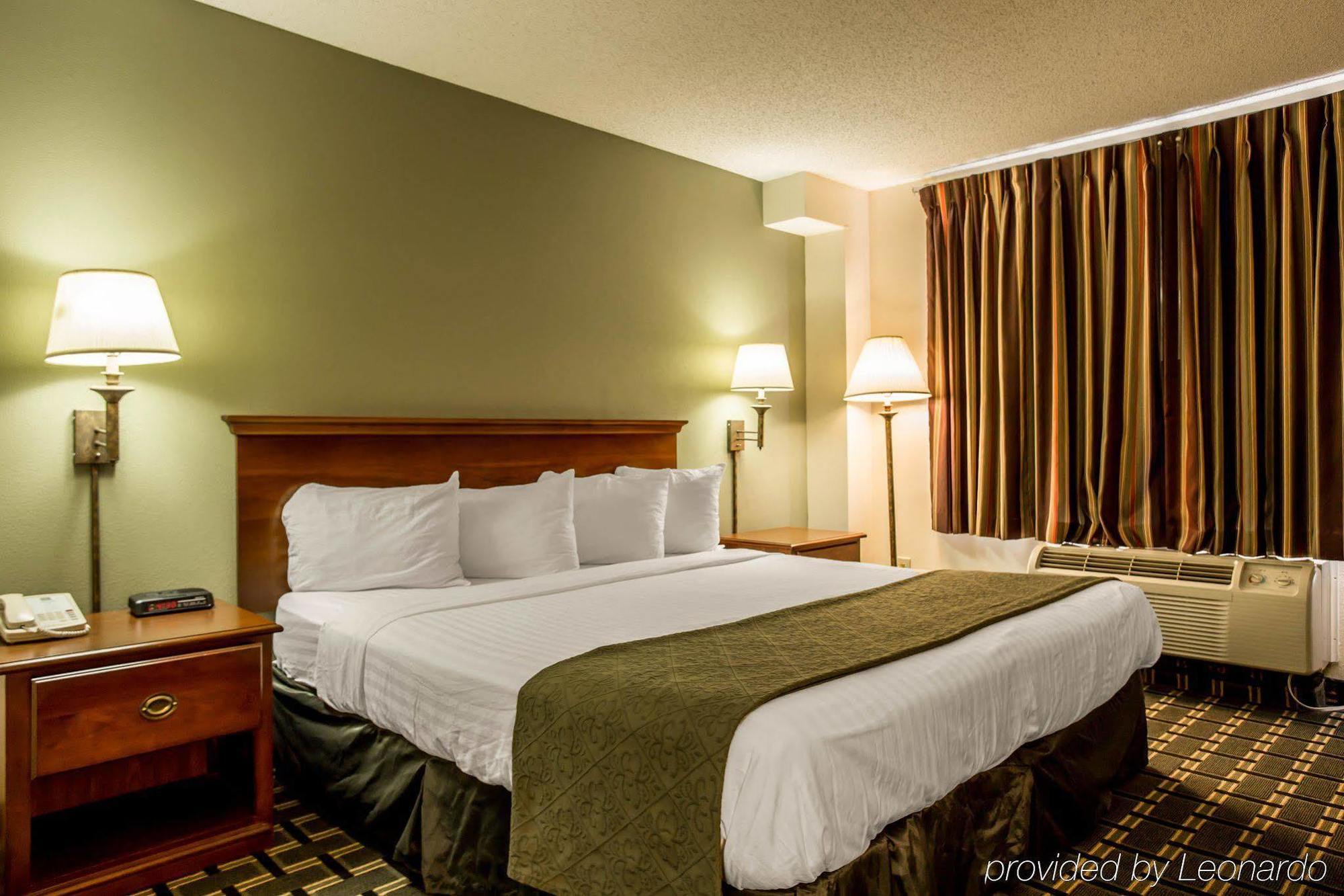Quality Inn Huntersville Near Lake Norman Εξωτερικό φωτογραφία