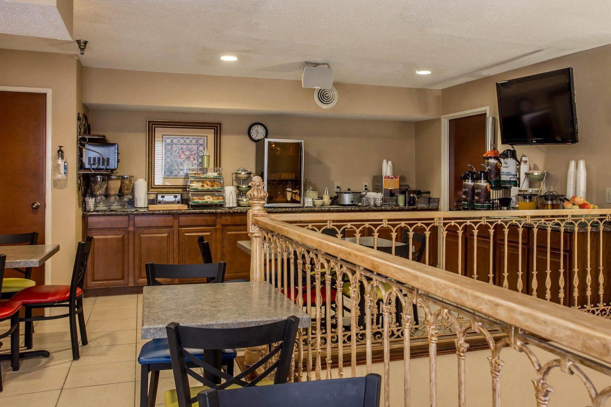 Quality Inn Huntersville Near Lake Norman Εξωτερικό φωτογραφία