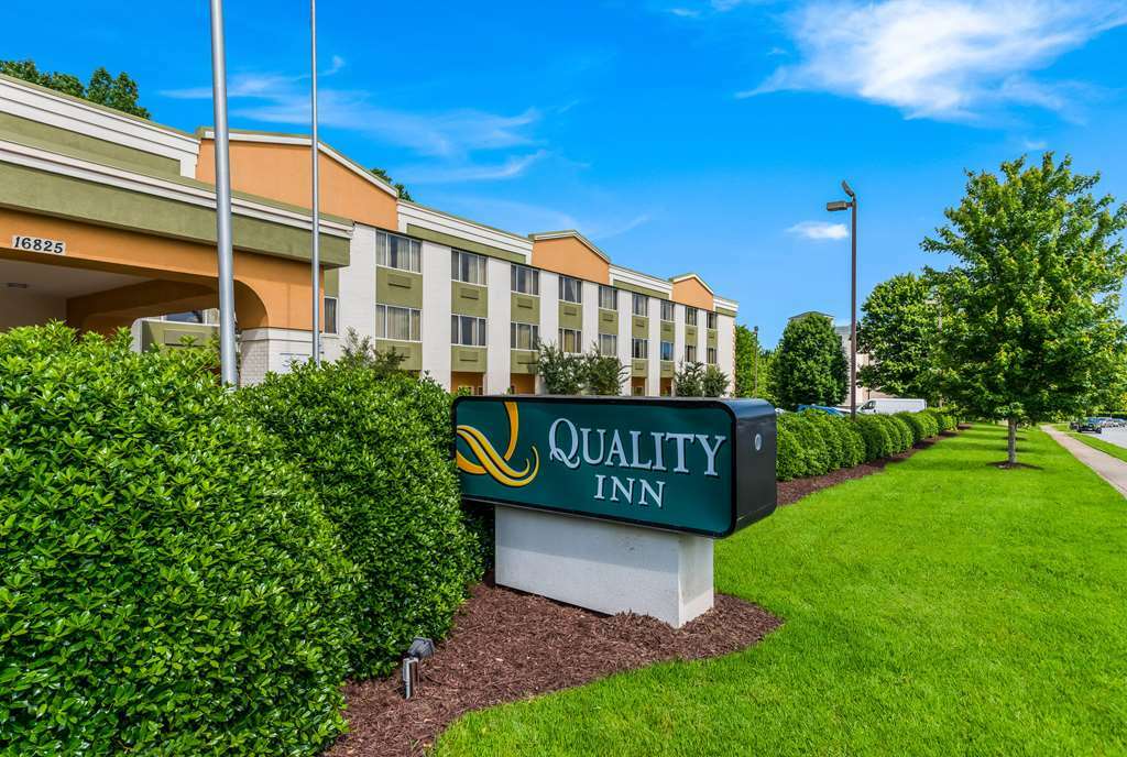 Quality Inn Huntersville Near Lake Norman Εξωτερικό φωτογραφία